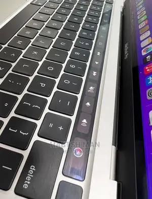 New Laptop Apple MacBook Pro 2020 16GB Intel Core I5 SSD 512GB