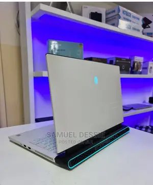 New Laptop Alienware M17x R2 32GB Intel Core I7 SSD 2T