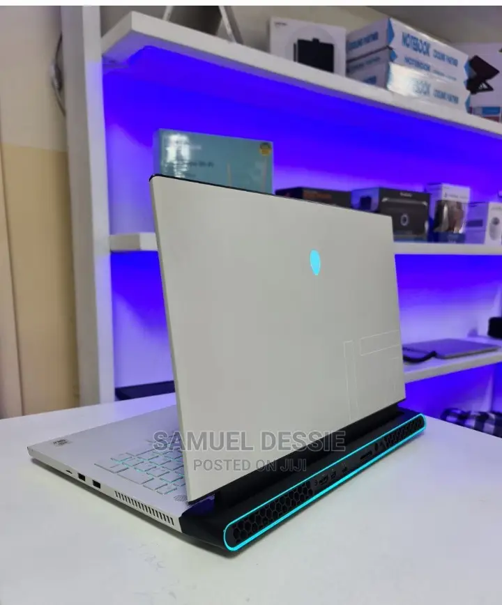 New Laptop Alienware M17x R2 32GB Intel Core I7 SSD 2T