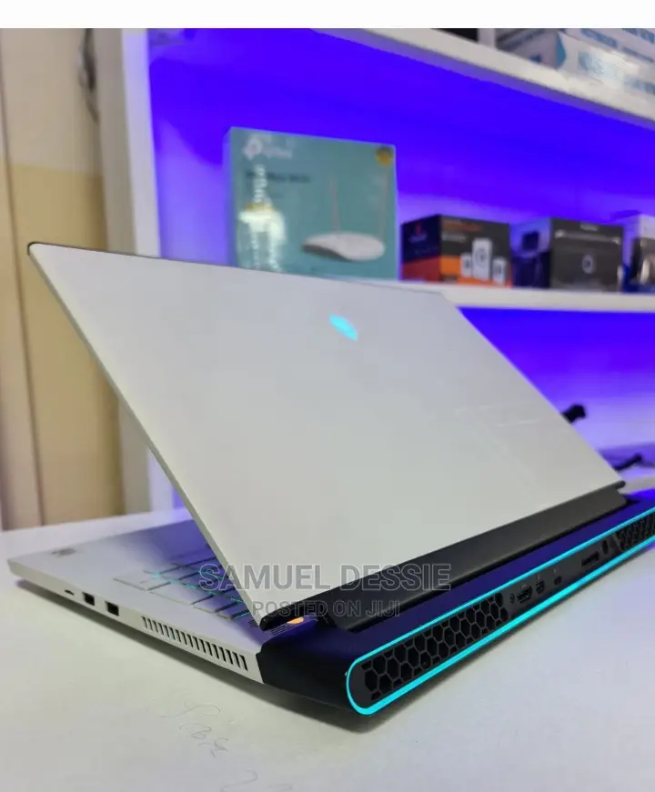New Laptop Alienware M17x R2 32GB Intel Core I7 SSD 2T