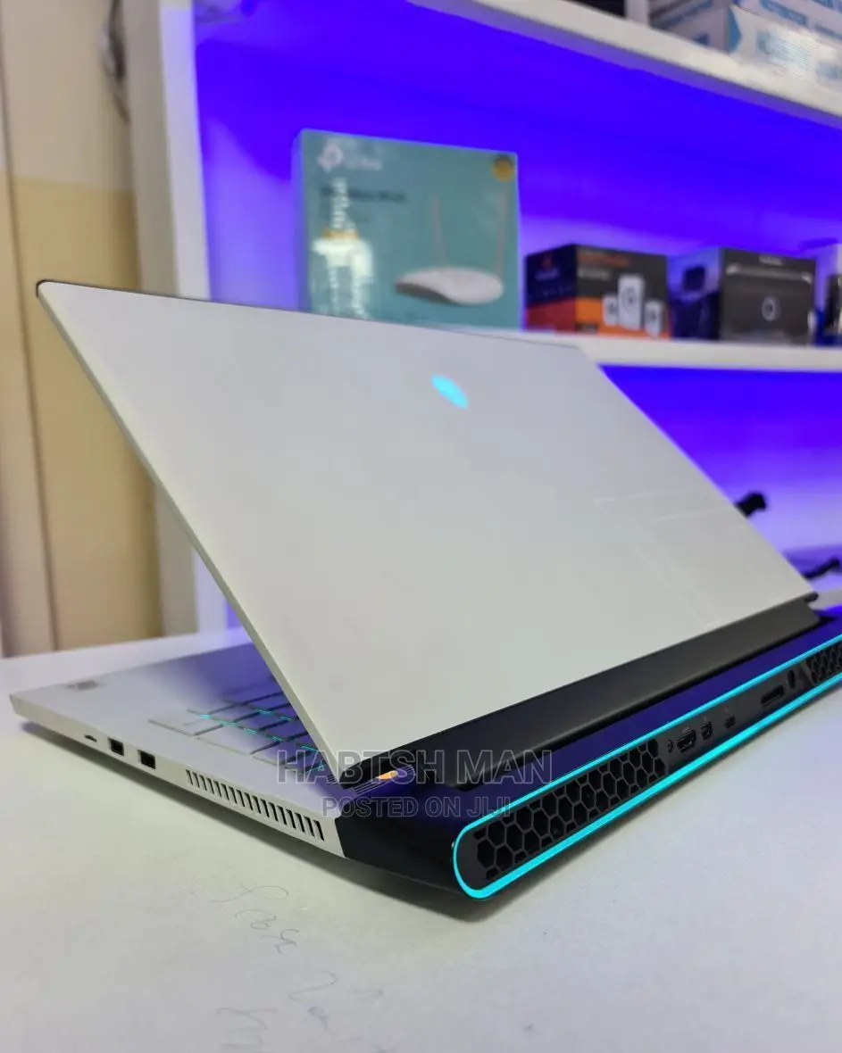 New Laptop Alienware M17x R2 32GB Intel Core I7 SSD 2T