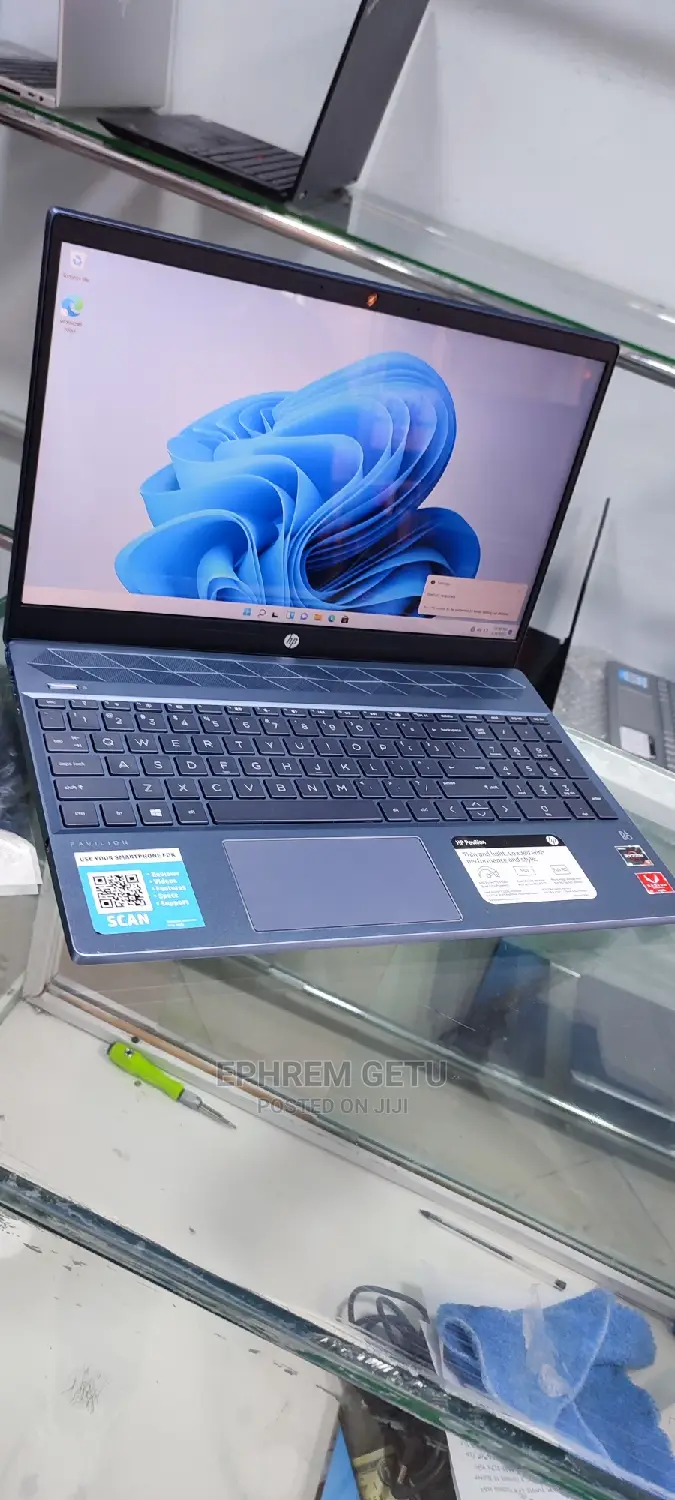 New Laptop HP Pavilion 15 8GB AMD Ryzen 5 SSD 256GB