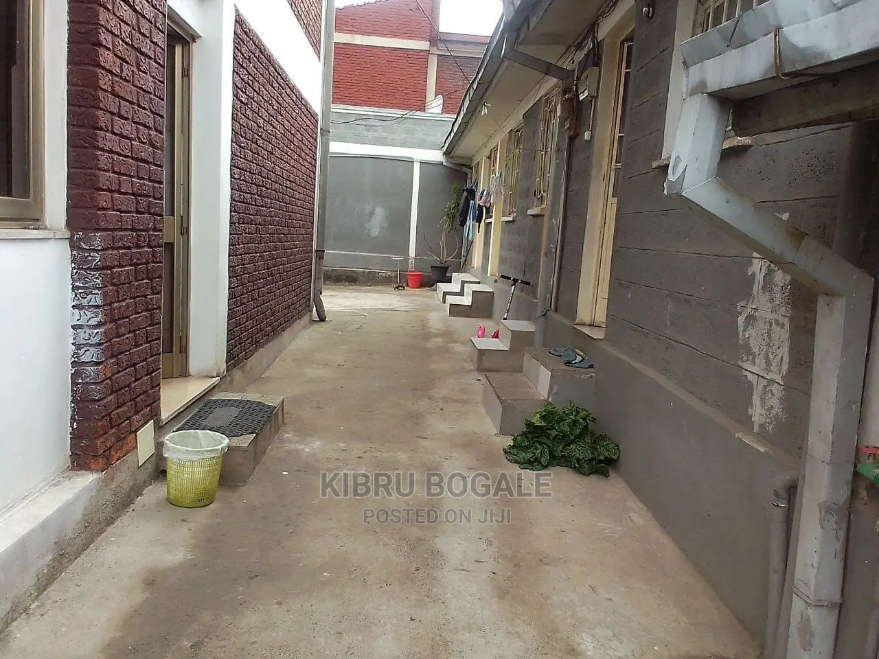 6bdrm House in Ayat, Bole for sale