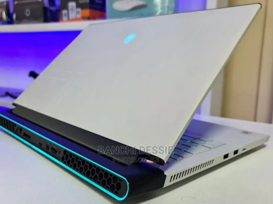 New Laptop Alienware M17x R2 32GB Intel Core I7 SSD 2T