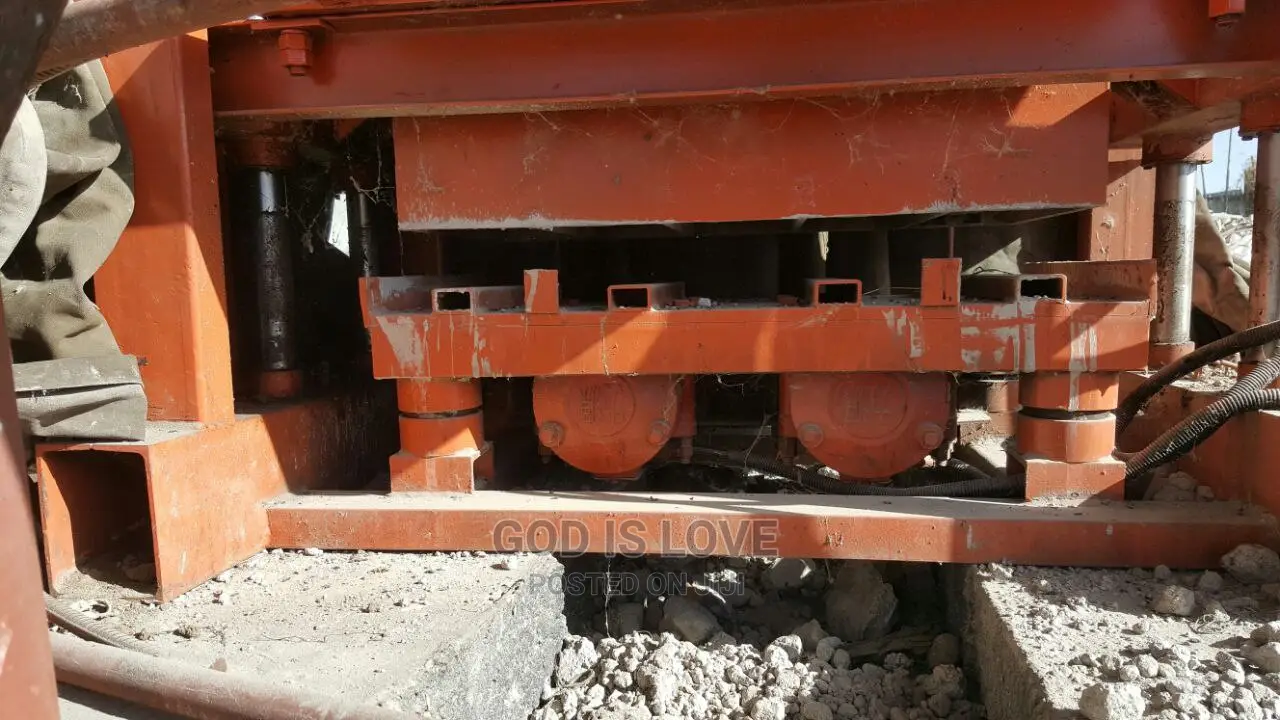 ብሎኬት ማምረቻ ማሽን