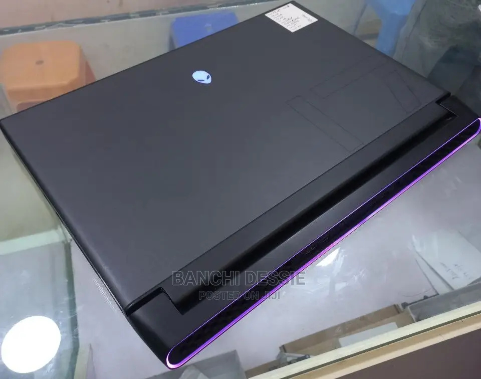 New Laptop Alienware M17x R2 16GB Intel Core I7 SSD 1T