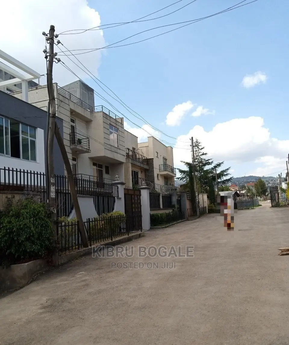 6bdrm House in Cmc, Bole for Sale