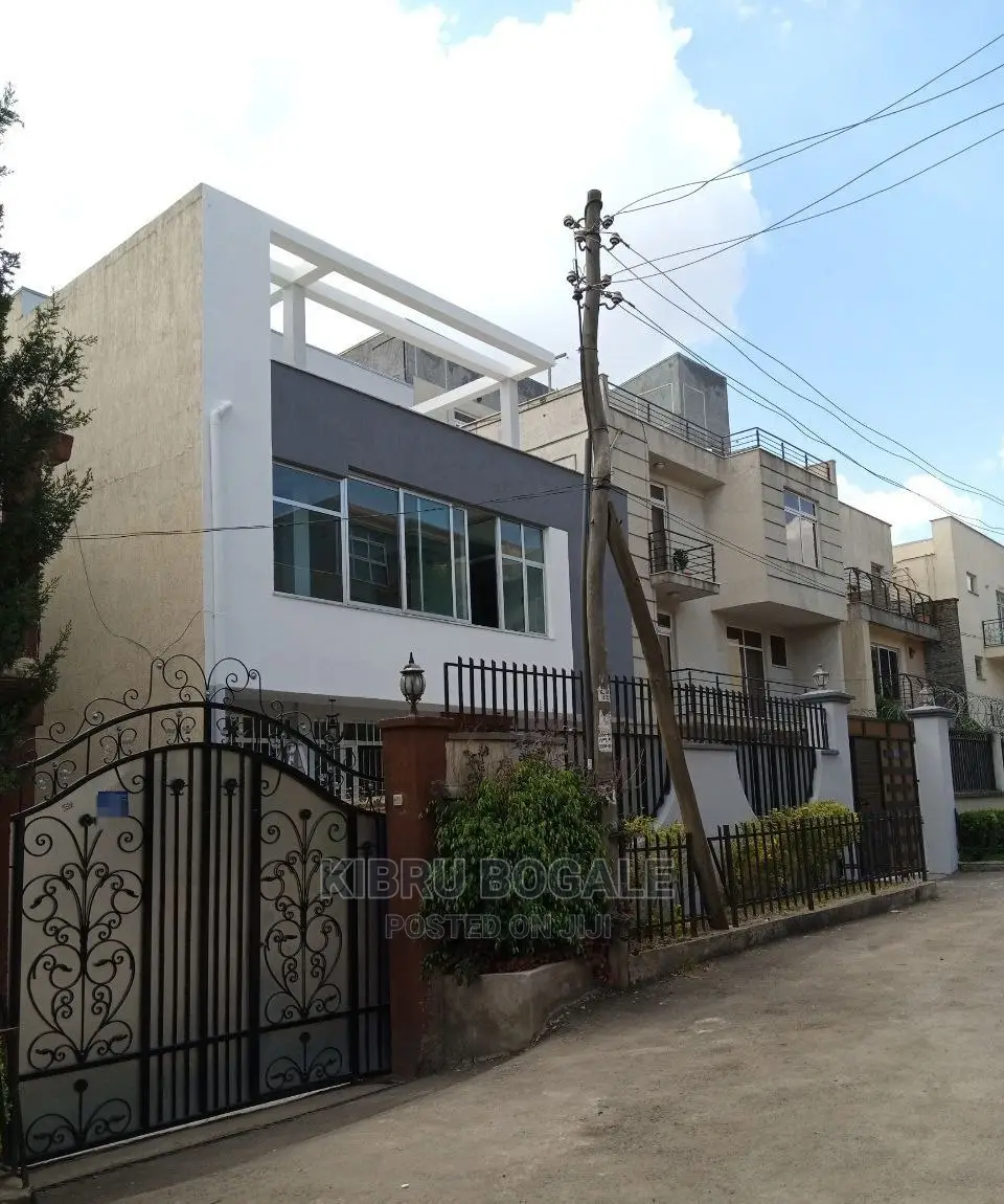 6bdrm House in Cmc, Bole for Sale