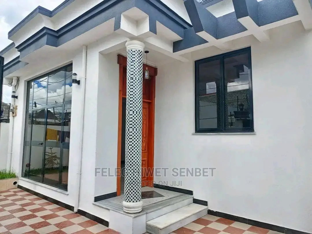 5bdrm Villa in አአ, Bole for Sale