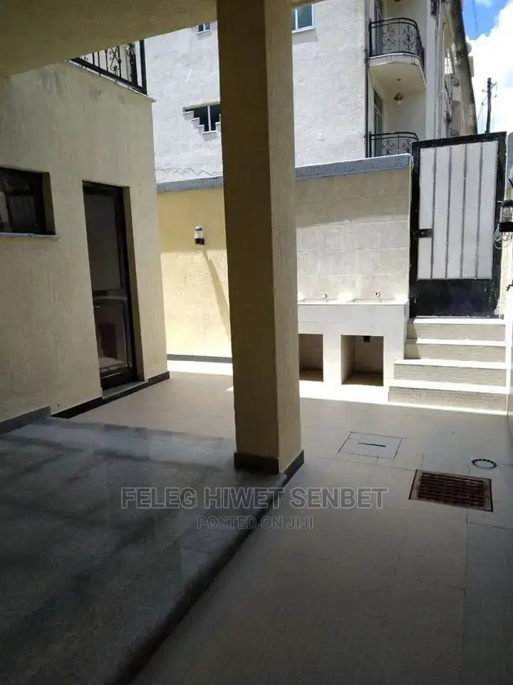Furnished 6bdrm House in አአ, Bole for Sale