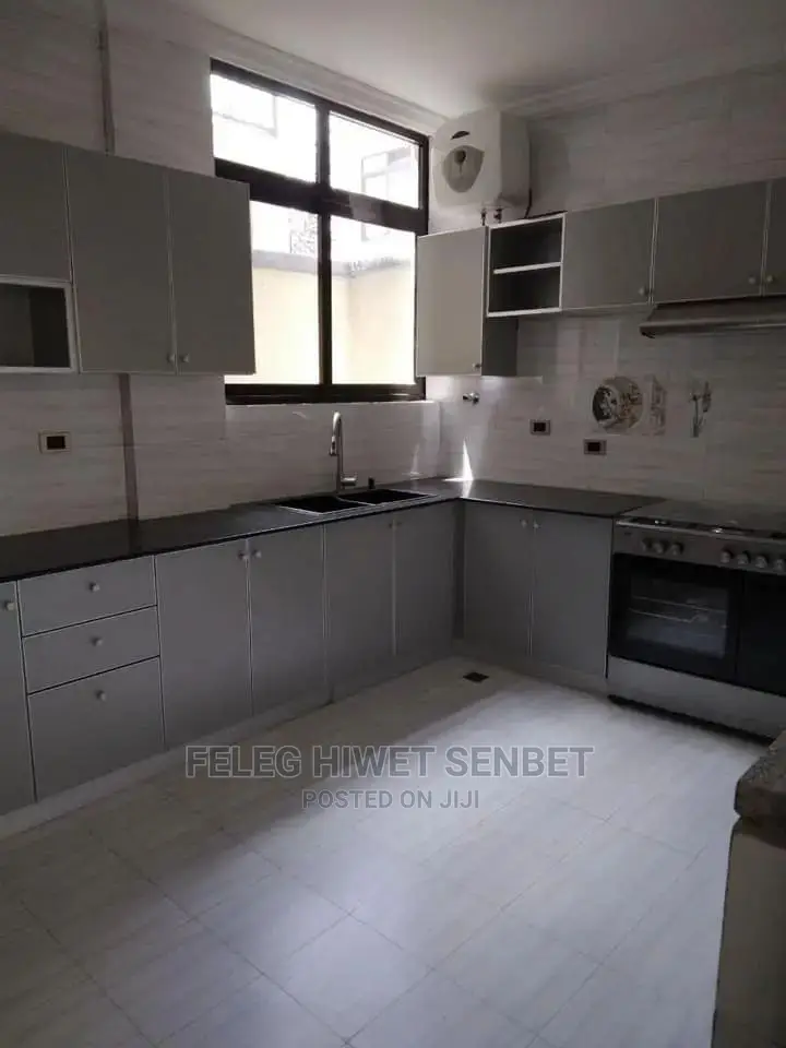 Furnished 6bdrm House in አአ, Bole for Sale