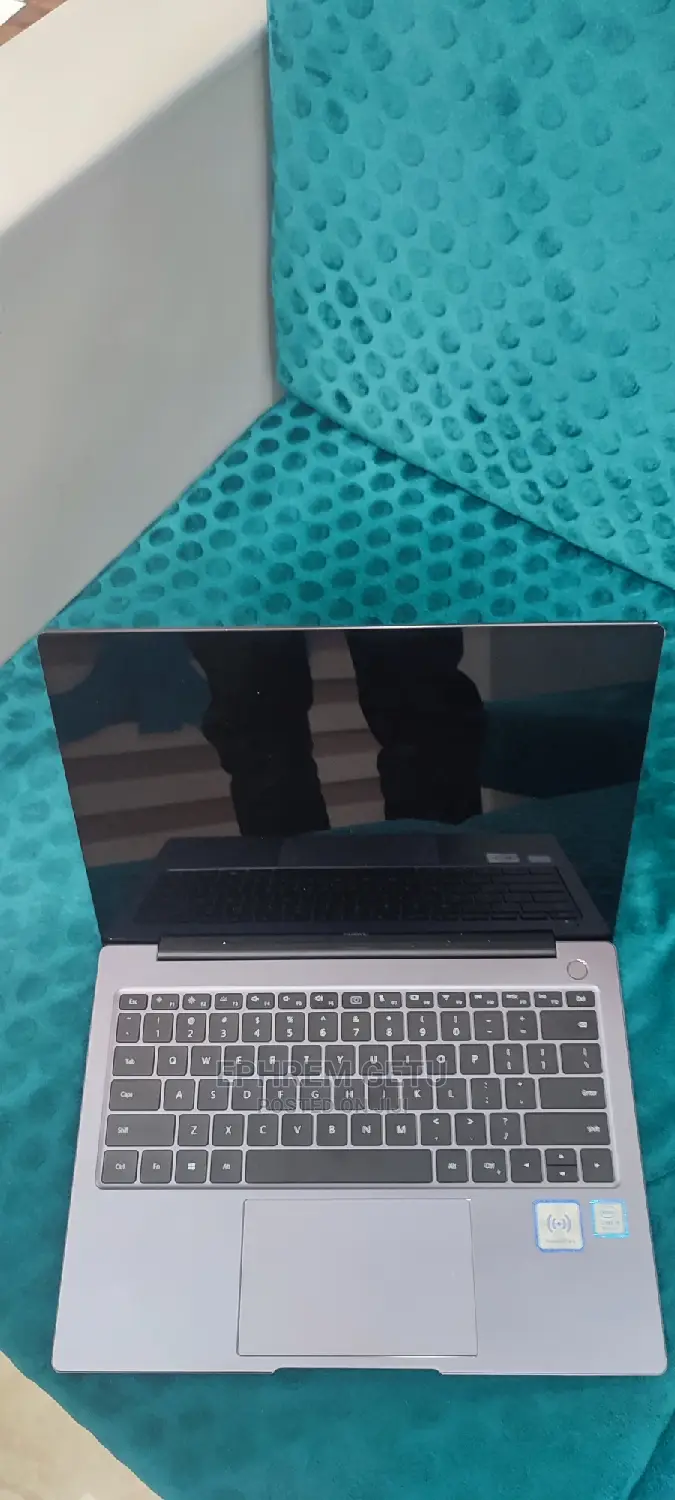 New Laptop Huawei MateBook 13 WRT-W19E 8GB Intel Core I5 SSD 512GB