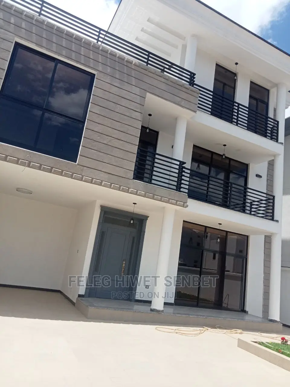 6bdrm House in አአ, Bole for Sale