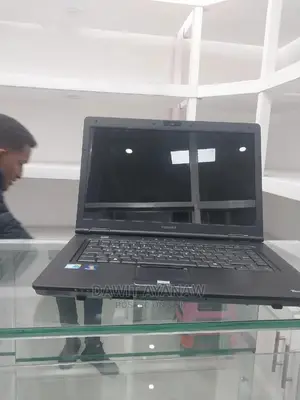 New Laptop Toshiba Satellite C850 8GB Intel Core I5 HDD 1T