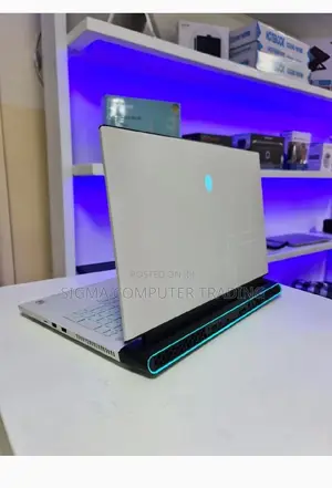 New Laptop Alienware M17x R2 32GB Intel Core I7 SSD 2T