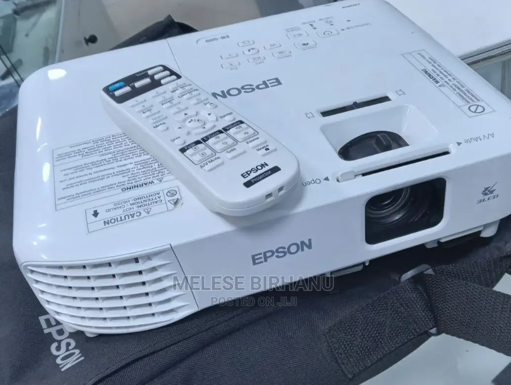 New Epson EB-S05 Projector