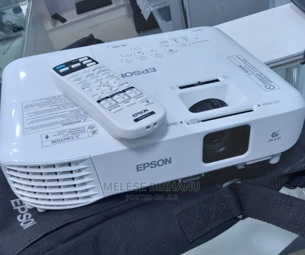 New Epson EB-S05 Projector