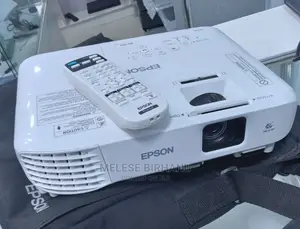 New Epson EB-S05 Projector