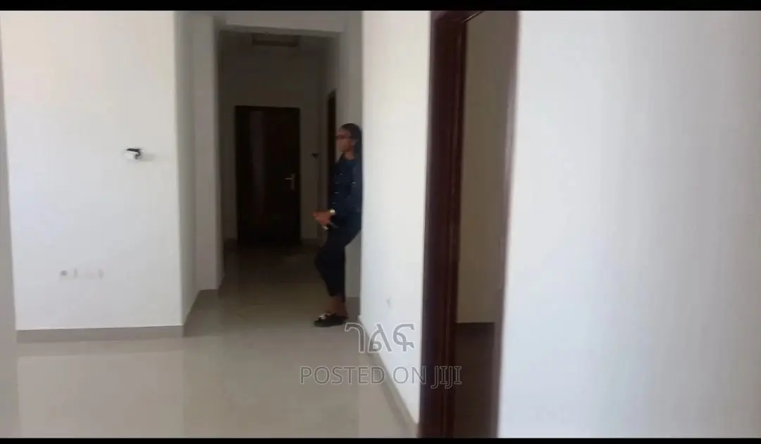 3bdrm Apartment in የኖህ, Bole for Sale