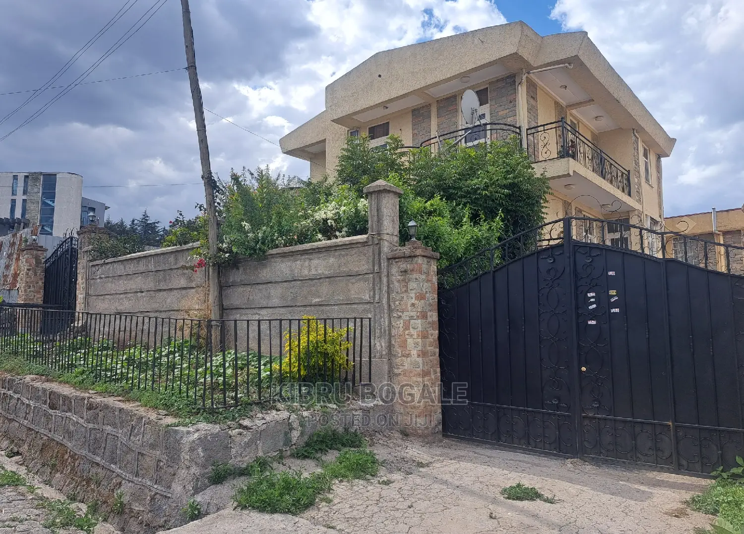 10bdrm House in Ayat, Bole for Sale