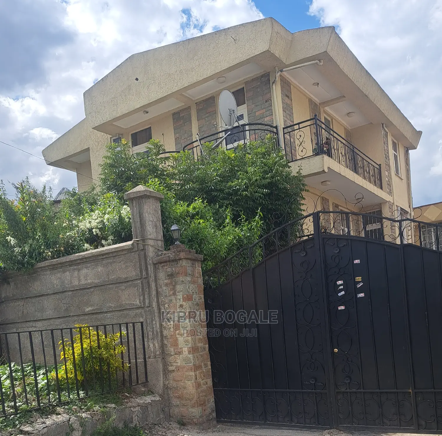 10bdrm House in Ayat, Bole for Sale