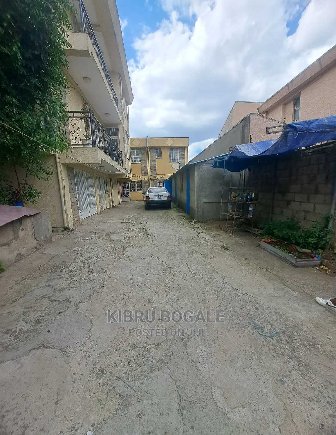 10bdrm House in Ayat, Bole for Sale