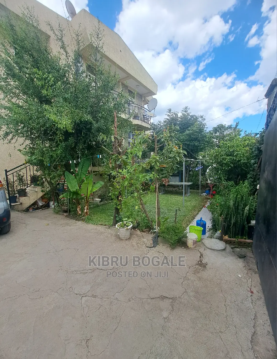 10bdrm House in Ayat, Bole for Sale