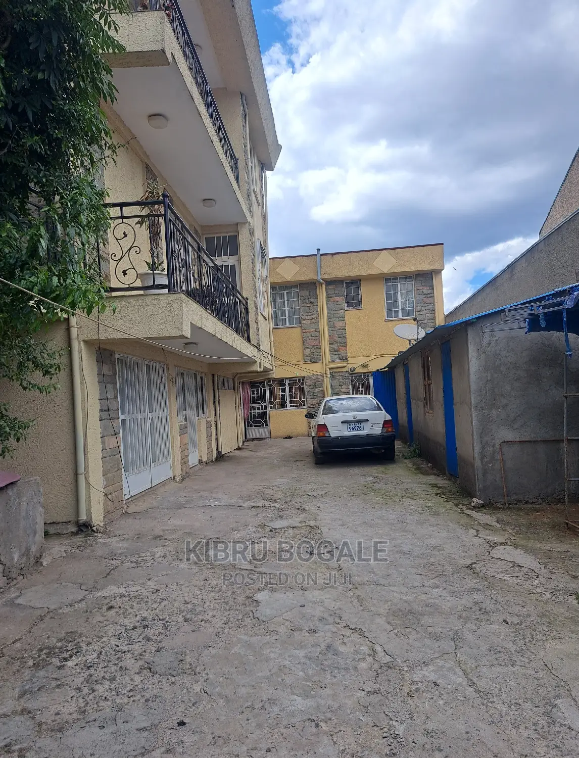 10bdrm House in Ayat, Bole for Sale