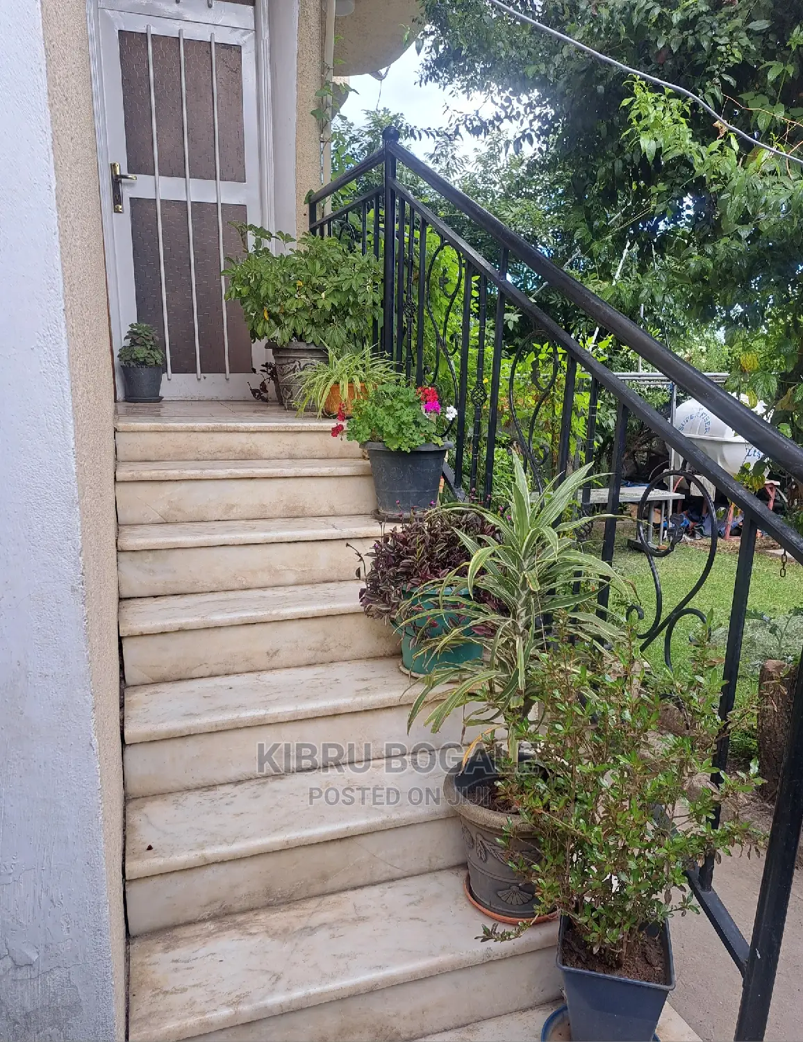 10bdrm House in Ayat, Bole for Sale