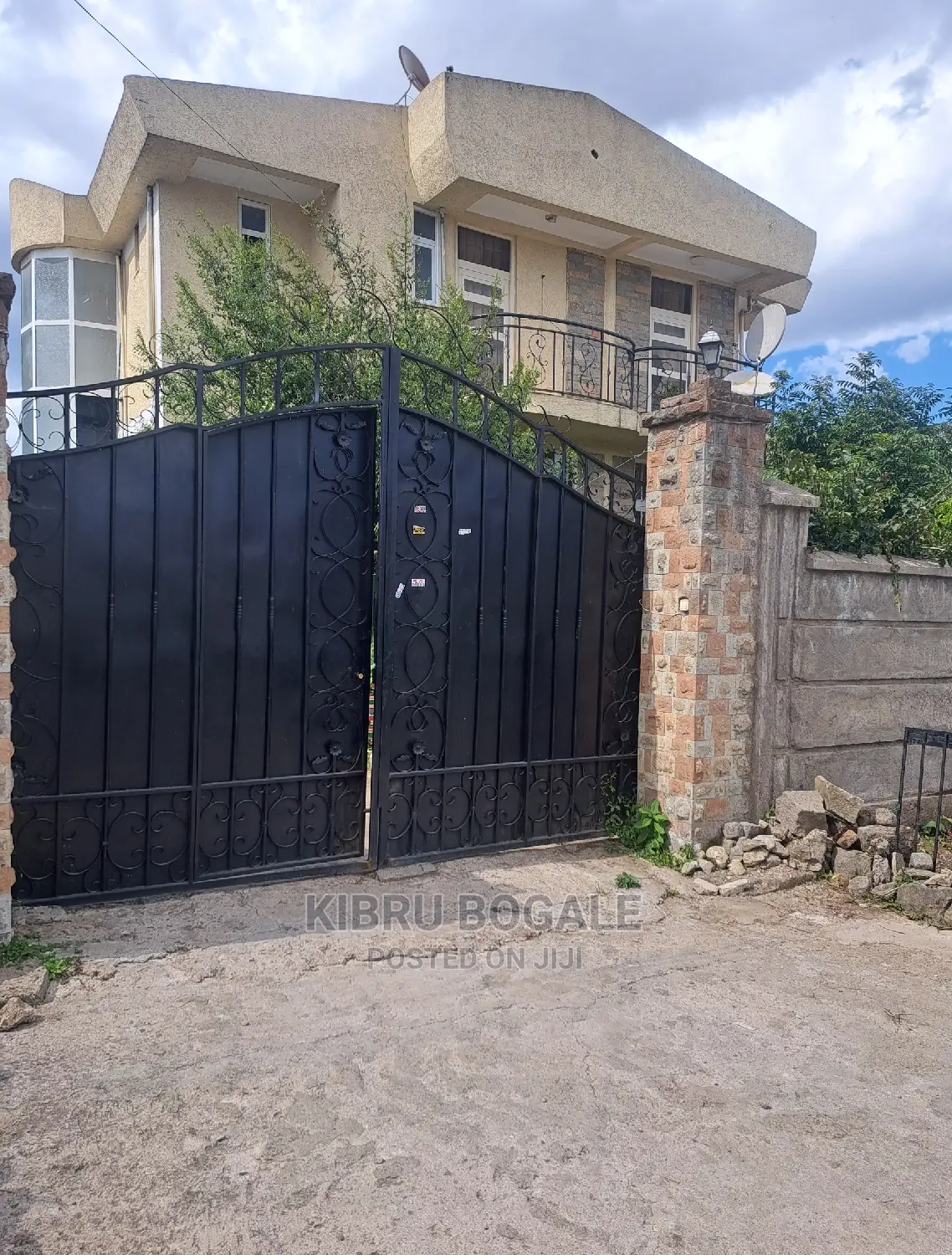 10bdrm House in Ayat, Bole for Sale
