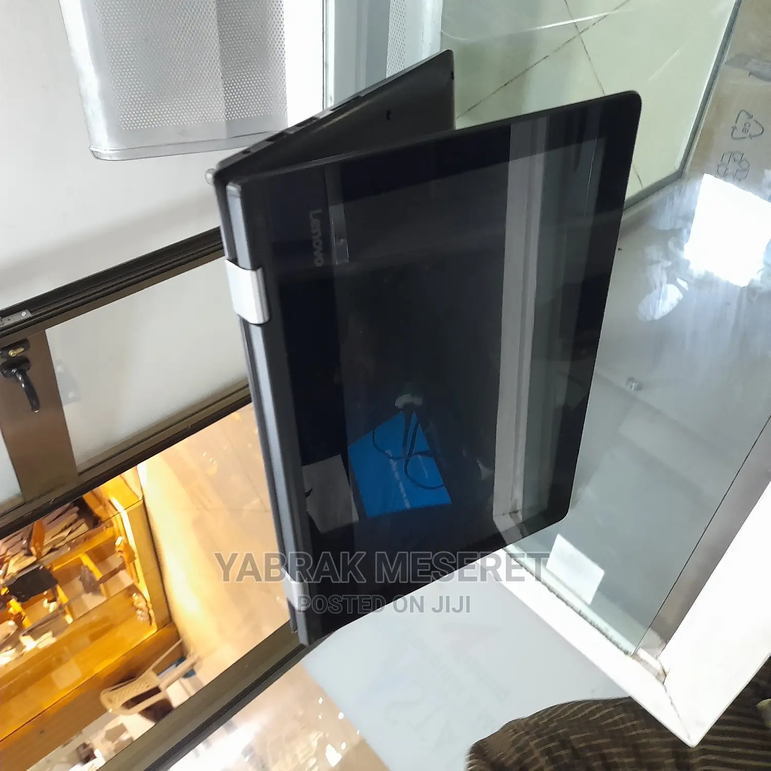 Laptop Lenovo ThinkPad X380 Yoga 2GB Intel Xeon SSD 72GB