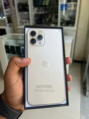 Photo - Apple iPhone 12 Pro Max 256 GB Gold