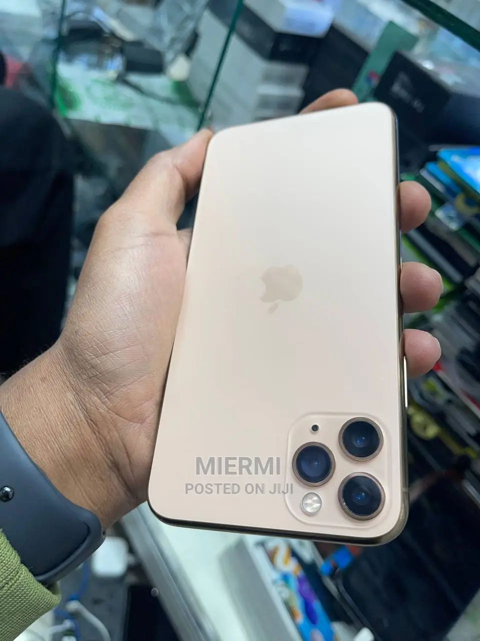 New Apple iPhone 11 Pro Max 64 GB Gold