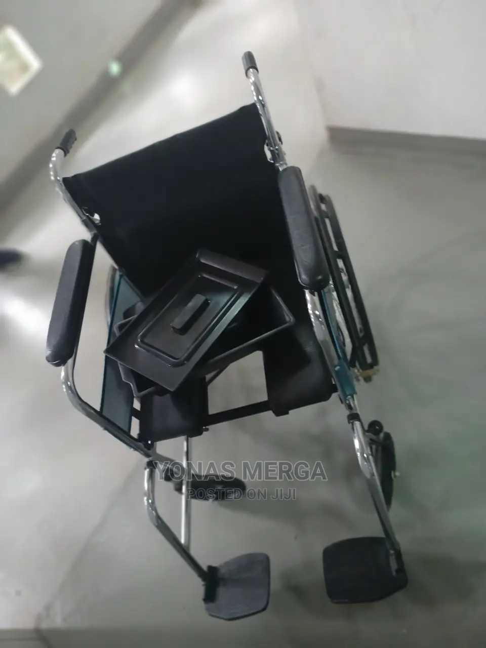 Wheelchair ፖፖ ያለዉ በተቀመጡበት ይጠቀሙታል