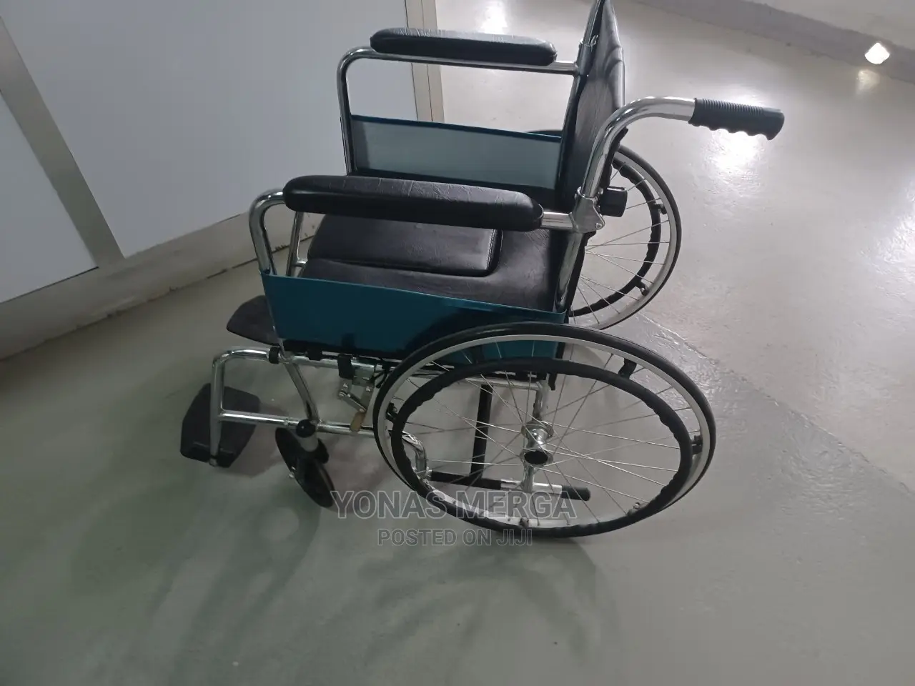 Wheelchair ፖፖ ያለዉ በተቀመጡበት ይጠቀሙታል