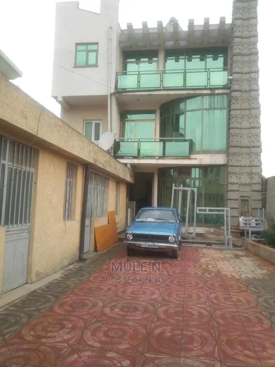 Furnished 7bdrm House in ጆኒ ጋራጅ ኣሚቼ ጋ, Bole for Sale