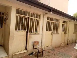 Furnished 7bdrm House in ጆኒ ጋራጅ ኣሚቼ ጋ, Bole for Sale