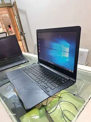 New Laptop Samsung NP900X1B 4GB Intel Core 2 Quad SSD 128GB