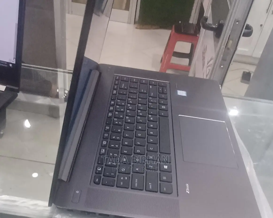 Laptop HP 14-Dq1088wm 32GB Intel Core I7 SSD 512GB