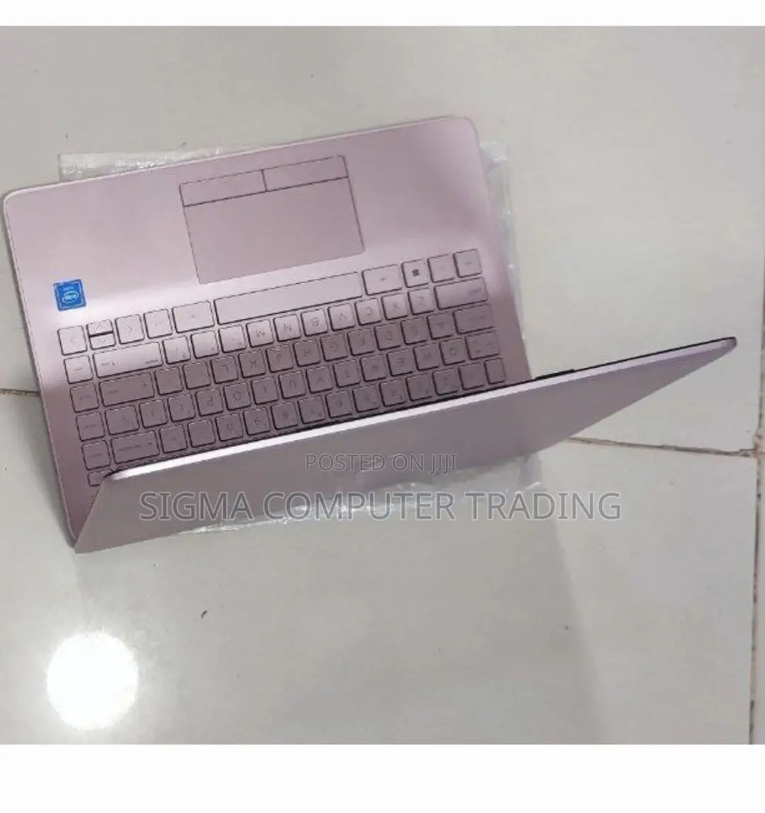 New Laptop HP Folio 13 4GB Intel Xeon SSD 60GB