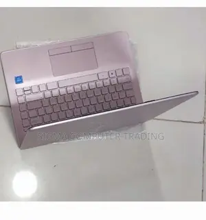 New Laptop HP Folio 13 4GB Intel Xeon SSD 60GB