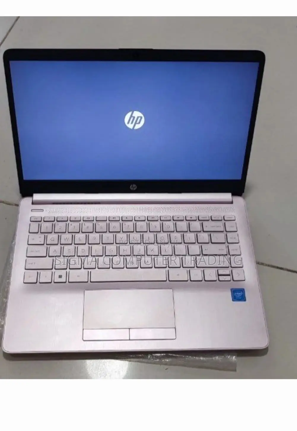New Laptop HP Folio 13 4GB Intel Xeon SSD 60GB