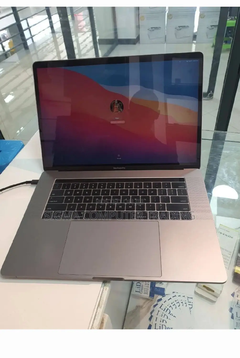 New Laptop Apple MacBook Pro 2017 16GB Intel Core I7 SSD 512GB