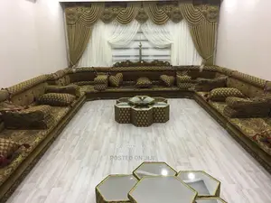 Mejles Arabia With Table