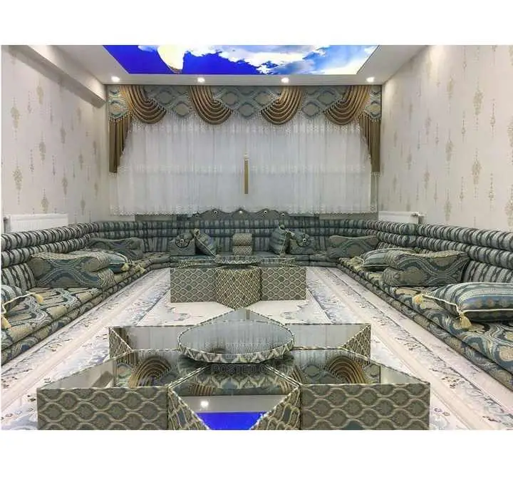 Mejles Arabia With Table