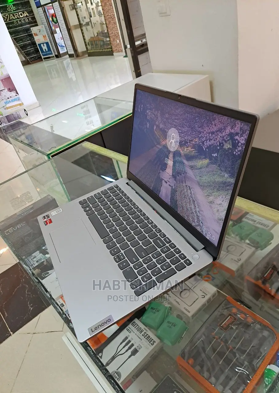 New Laptop Lenovo 16GB AMD Ryzen 5 SSD 512GB