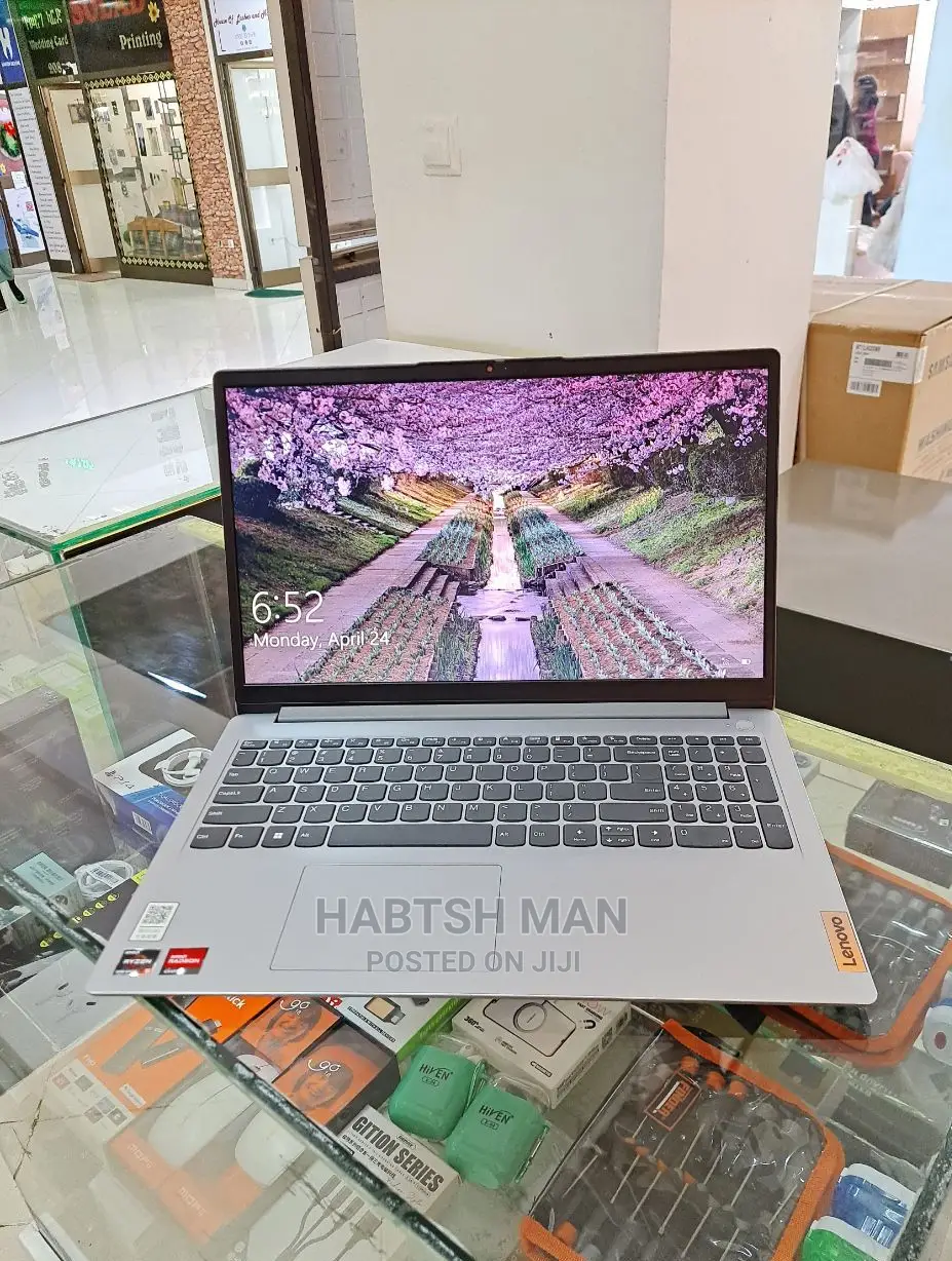 New Laptop Lenovo 16GB AMD Ryzen 5 SSD 512GB