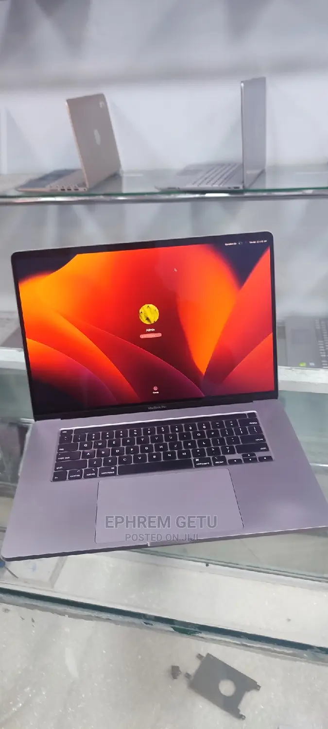 New Laptop Apple MacBook Pro 2019 16GB Intel Core I7 SSD 512GB