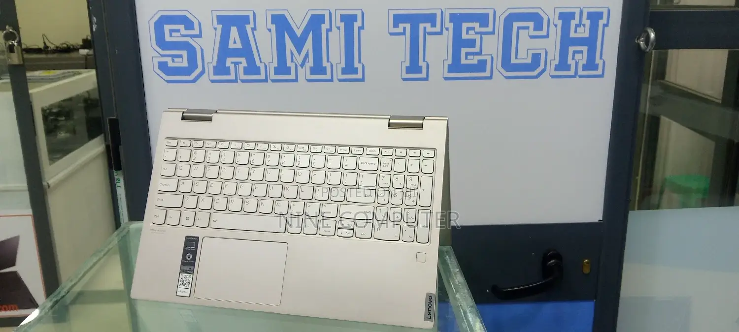 New Laptop Lenovo Yoga C740 12GB Intel Core I7 SSD 512GB