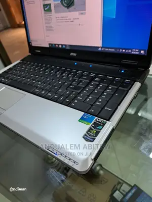 New Laptop MSI VR630 4GB AMD SSD 256GB